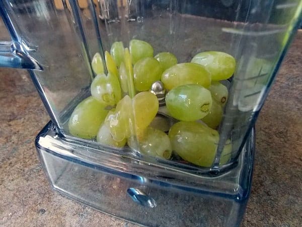 Grapes-in-the-blender