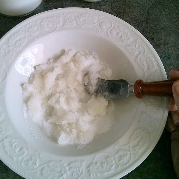 Coconut-Oil-Sugar-Scrub-Mixing