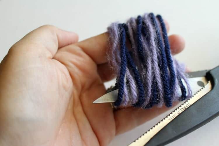 Tassel-cutting-yarn