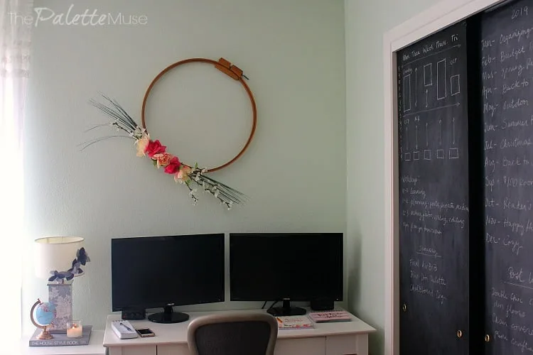 Organizing hacks: Convert your closet doors into a giant chalkboard!