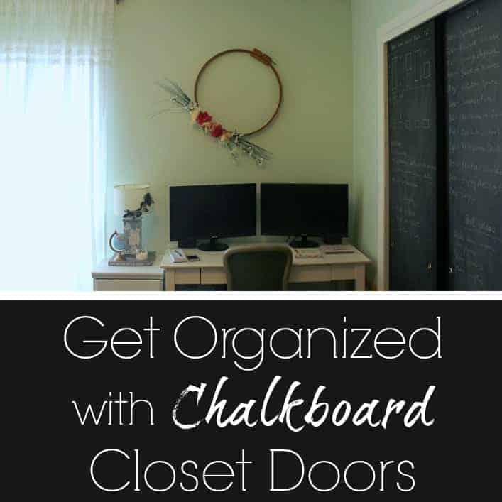 Get Organized with Chalkboard closet doors! #thepalettemuse #organizinghacks #chalkboard