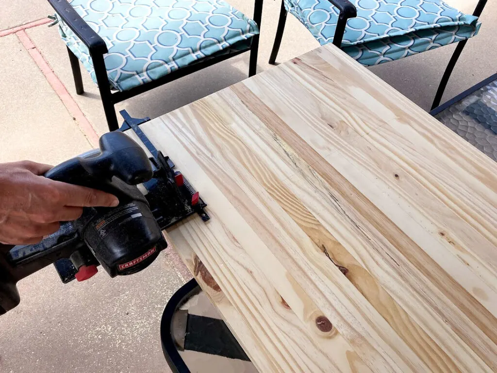 Cutting the table top down to size with a circular saw